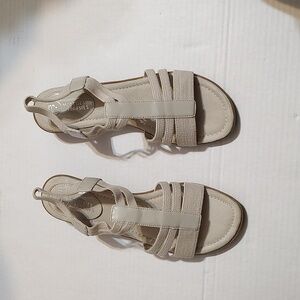 Ladies NWT Apostrophe Mootsies Tootsie Natural Sandal Size 8 Make An Offer